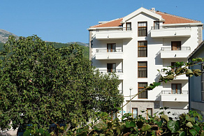 Butua Apartments