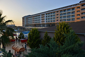 Hotel Lhapethos Beach